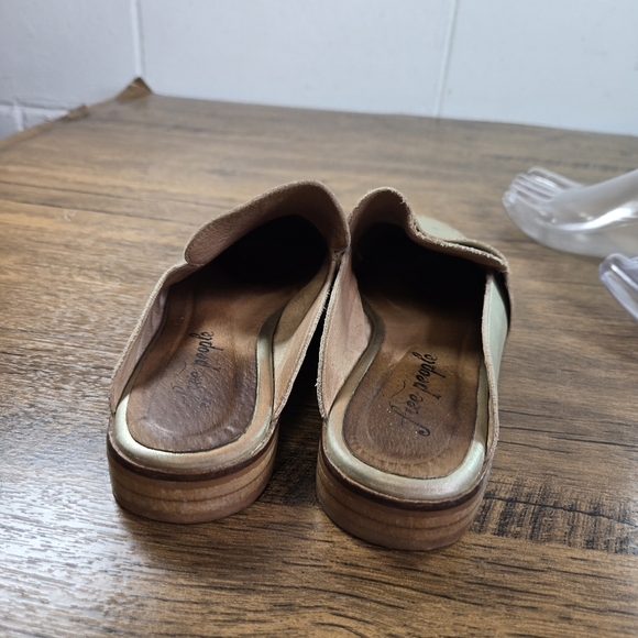 Free People At Ease Gold Leather Mules Loafers - Picture 7 of 11